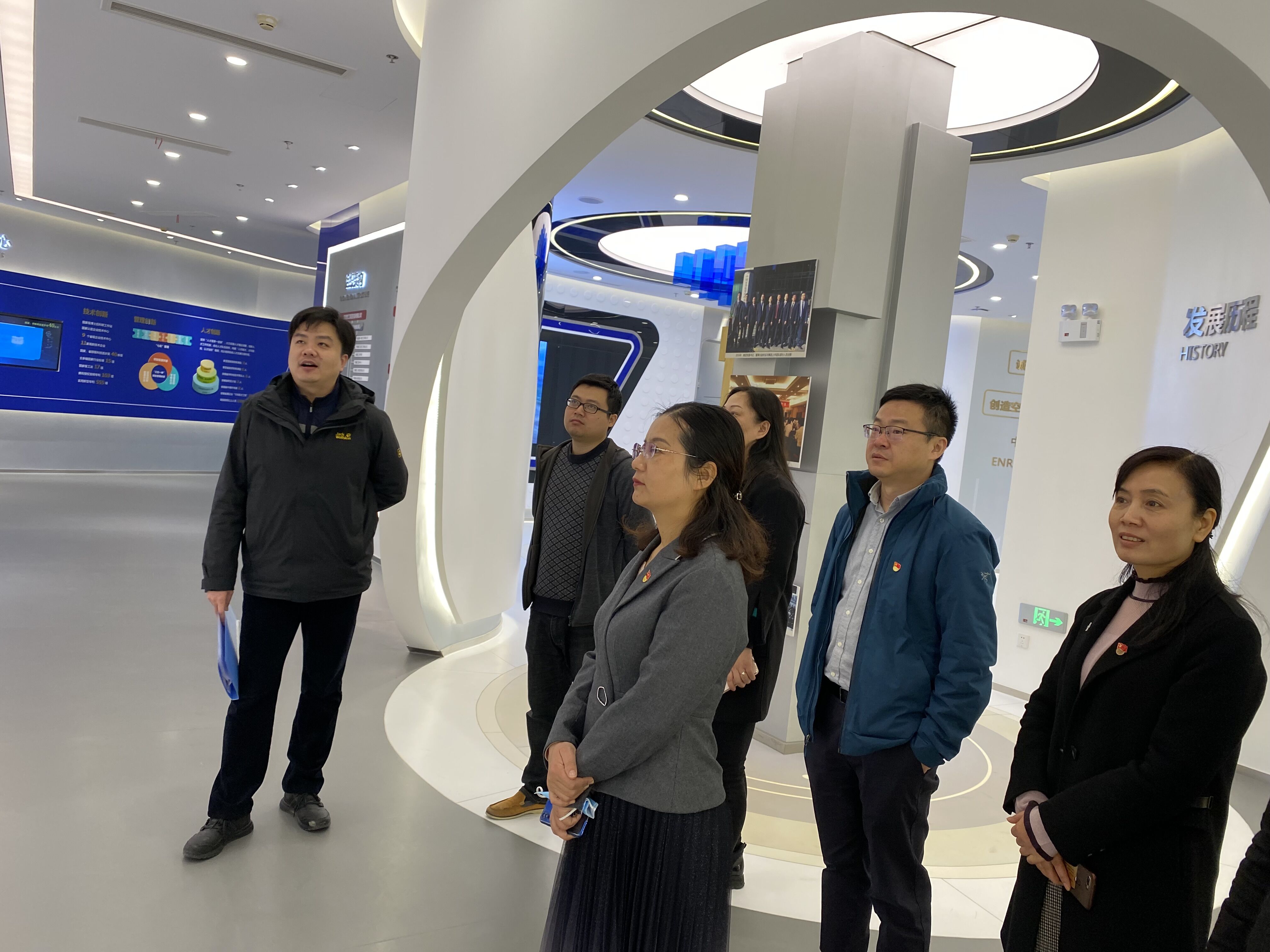參觀集團展廳2.jpg