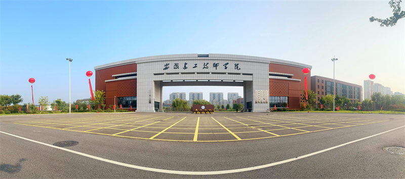 新生報到現(xiàn)場 (6).jpg 新生報到現(xiàn)場 (6).jpg