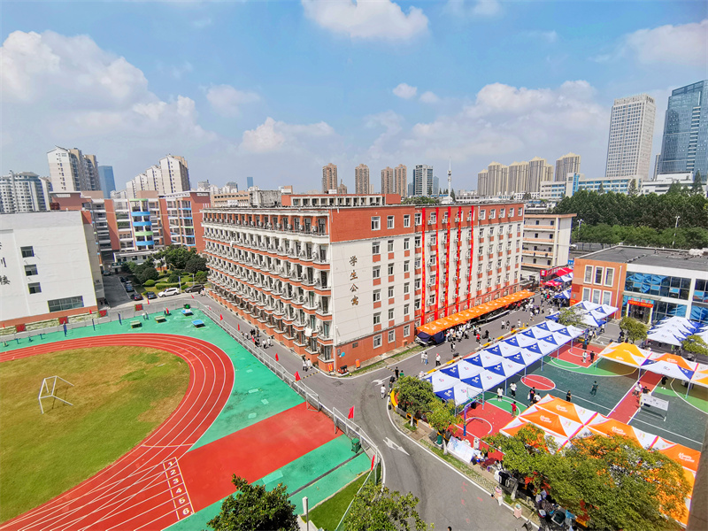 新生報到現(xiàn)場 (8).jpg 新生報到現(xiàn)場 (8).jpg