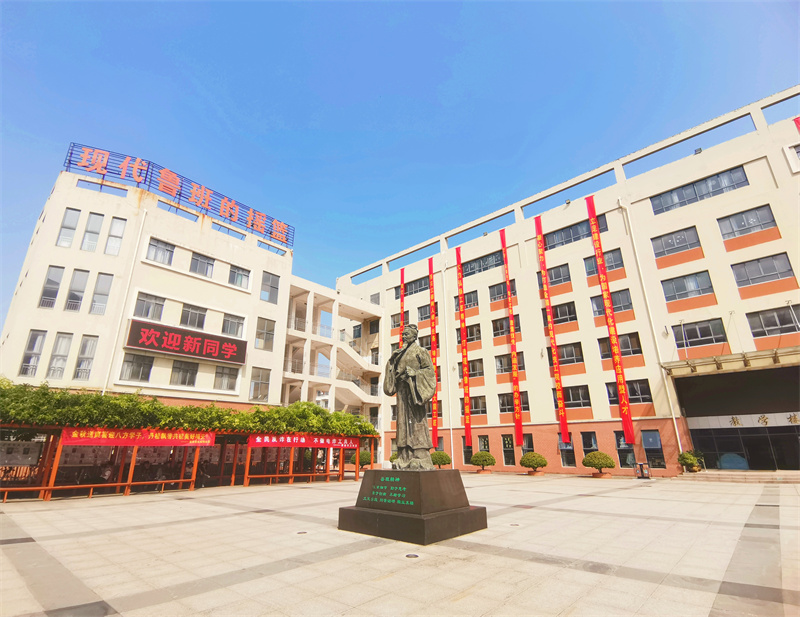 新生報到現(xiàn)場 (10).jpg 新生報到現(xiàn)場 (10).jpg